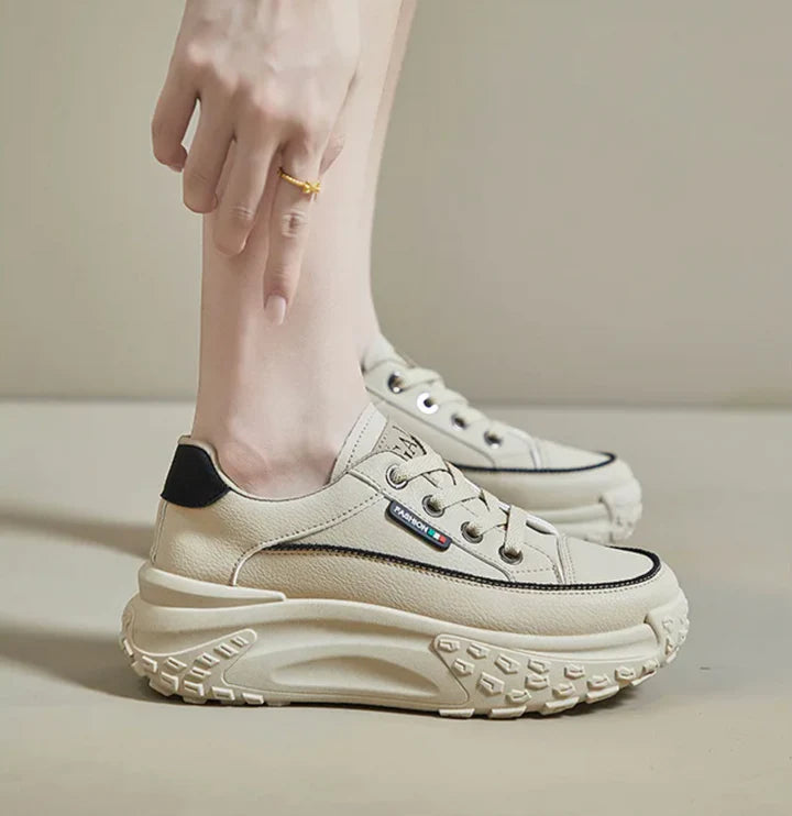 女性のためのファッショナブルな整形外科用シューズ